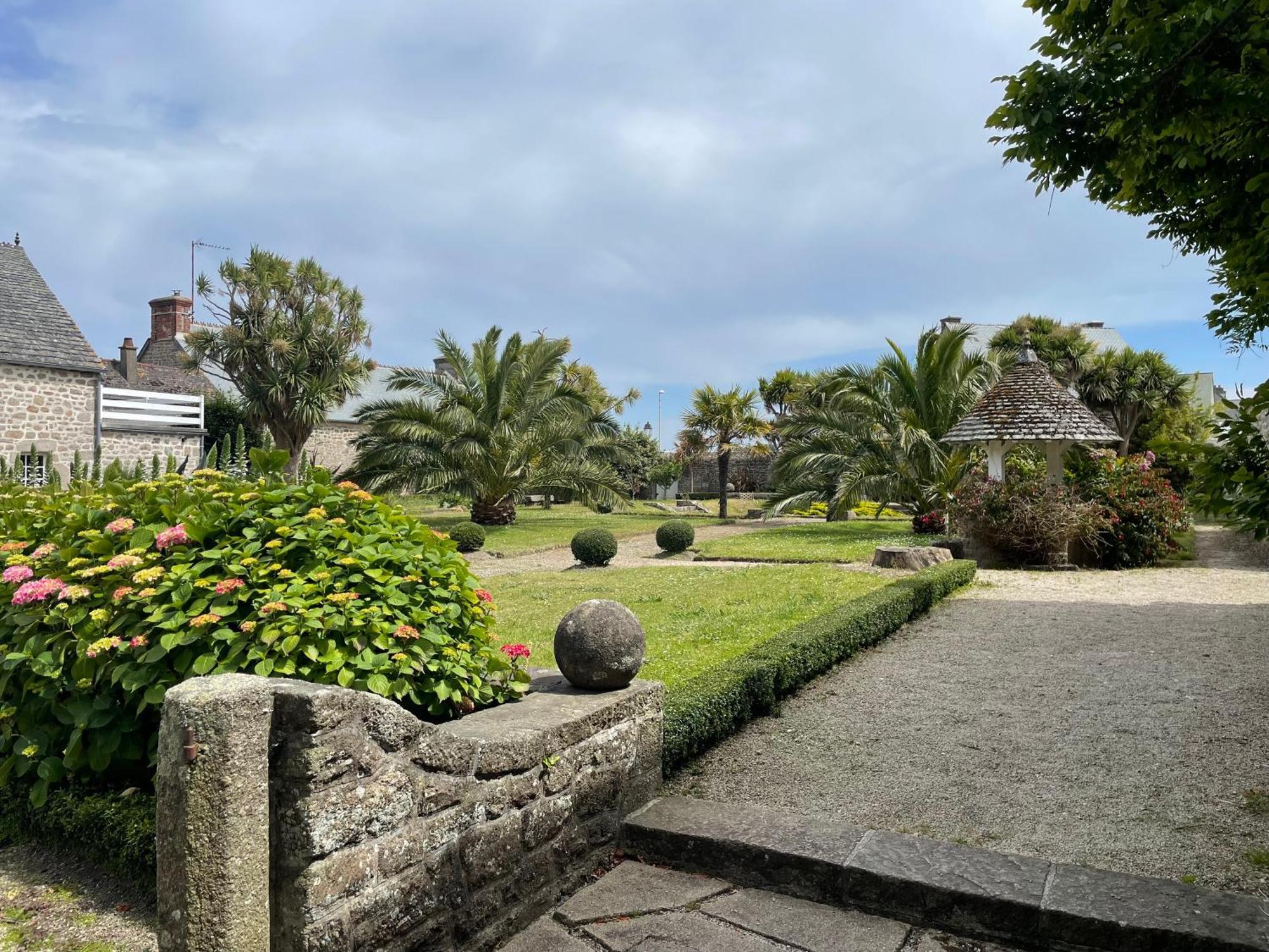 Le Conquerant - Chambres Meublees - Barfleur Dış mekan fotoğraf